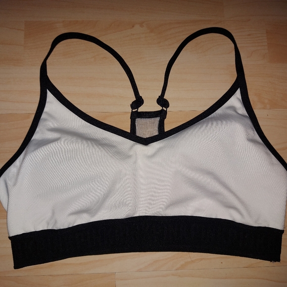 PINK Victoria's Secret Ultimate Sports Bra - Picture 2 of 8